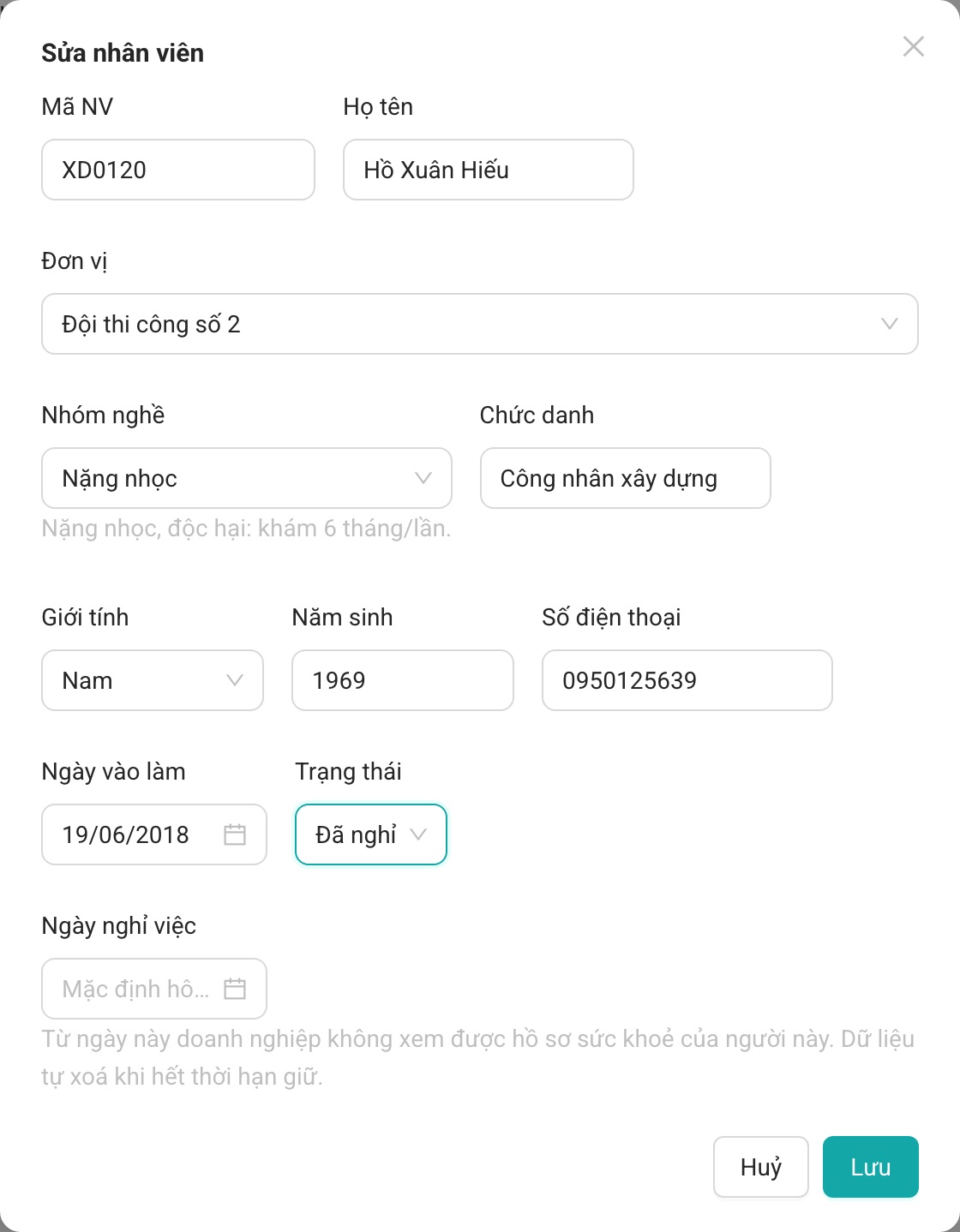 Chọn Đã nghỉ và ngày nghỉ việc.